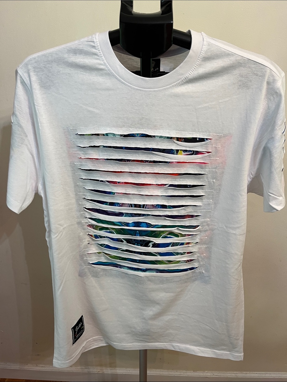 NWT Switch Remarkable Razor Slashed Graphic T-Shirt (white)